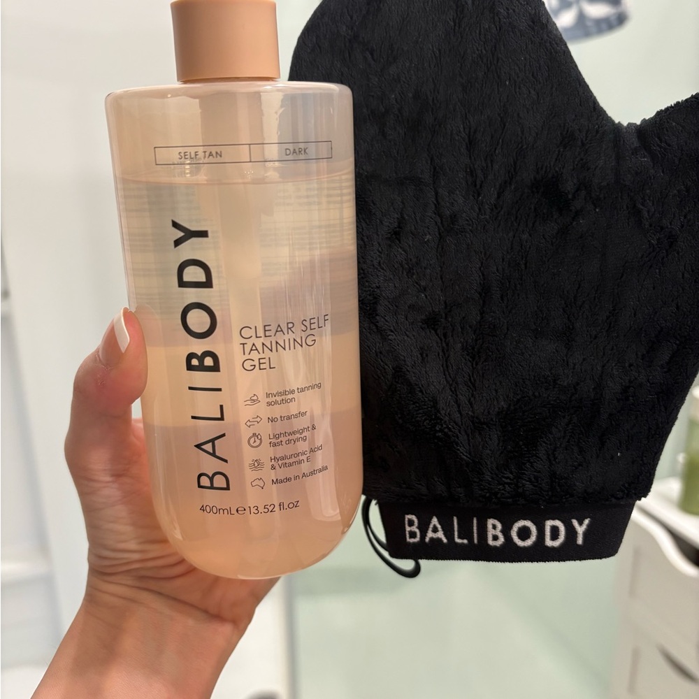 Clear Self Tanning Gel with Black Mitt - Picture 2 of 5